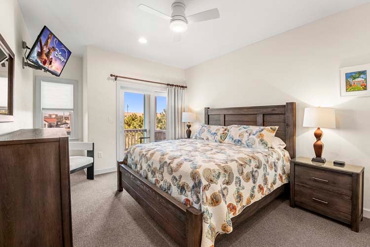 1st Floor King with Private Bath (7)