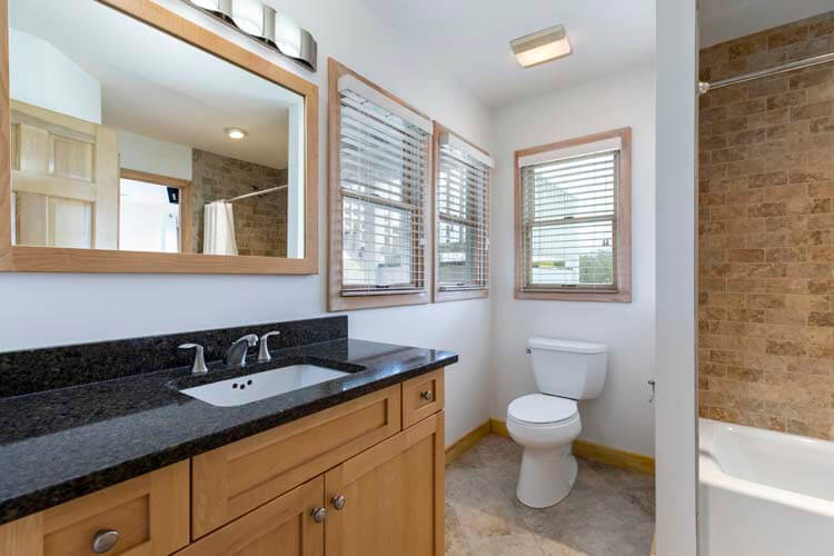 1st Floor Shared Bath (Between Queen Bedrooms)