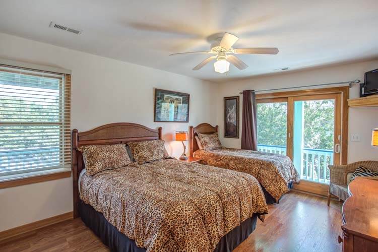 1st Floor Queen & Twin with Private Bath