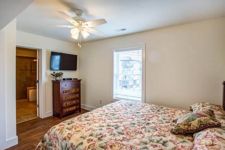 2nd Floor King with Private Bath