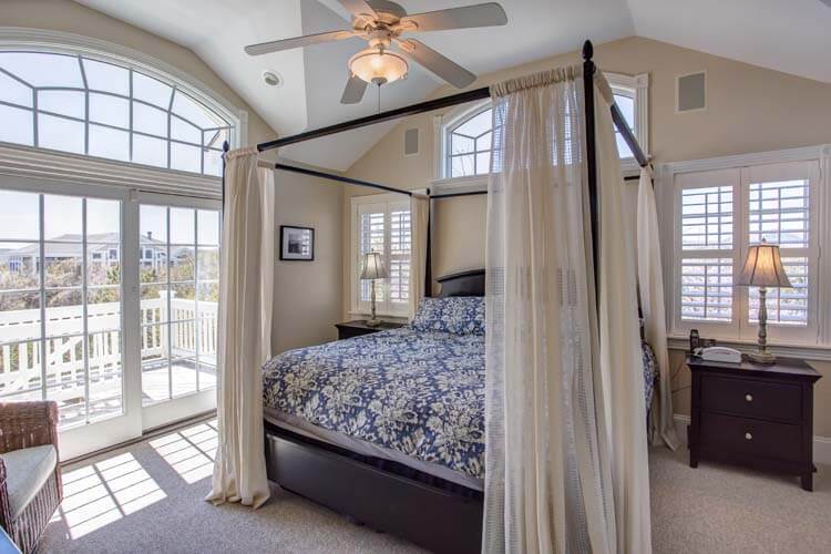 2nd Floor King with Private Bath