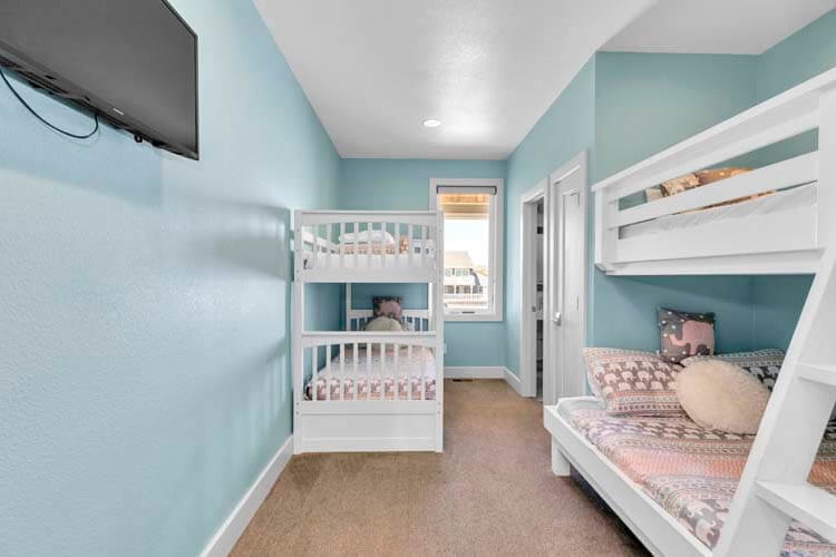 1st Floor Pyramid & Twin Bunk with Private Bath