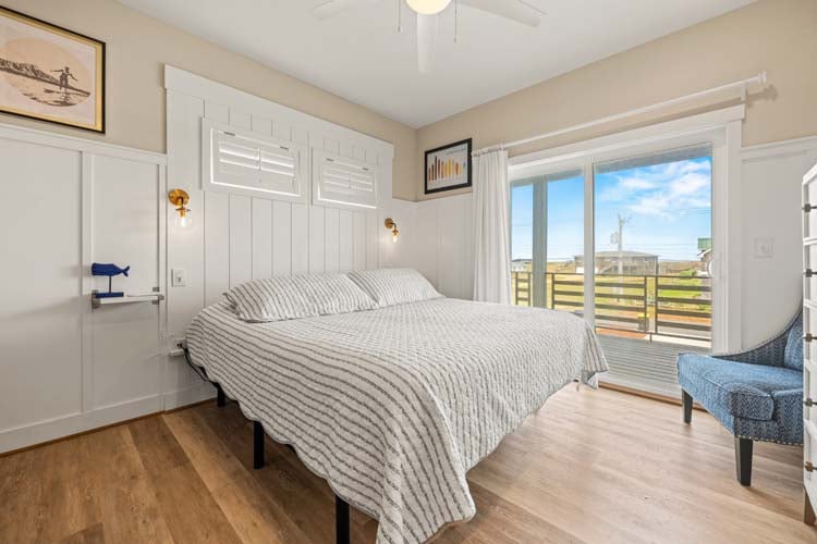 1st Floor King with Private Bath