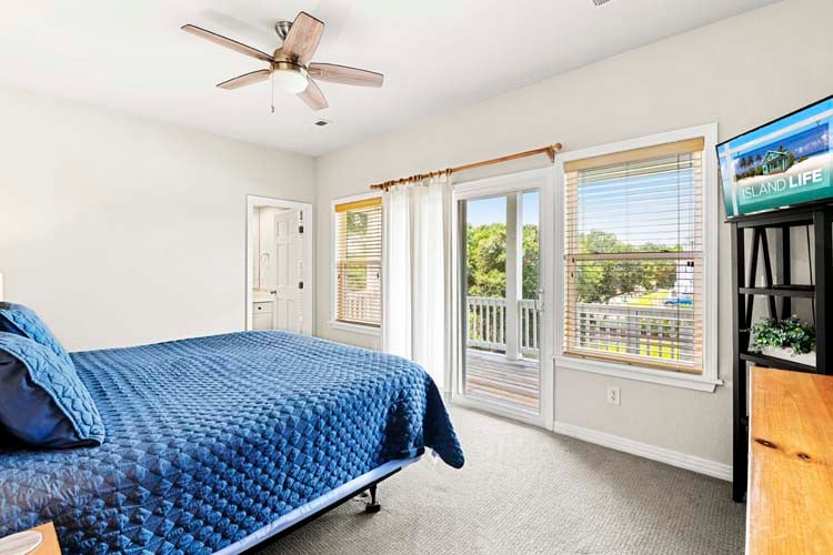 1st Floor King with Private Bath
