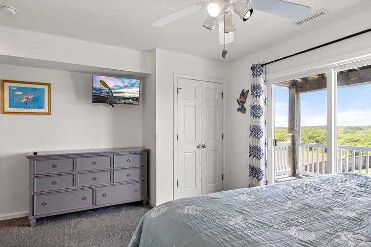 1st Floor King with Private Bath