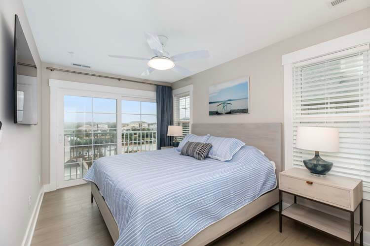 2nd Floor King with Private Bath (6)