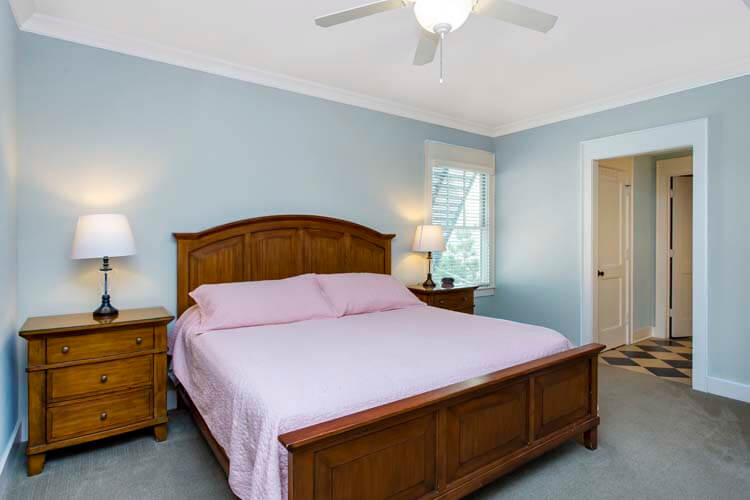 1st Floor King with Private Bath