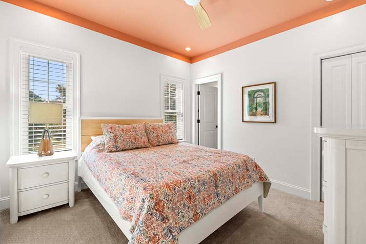 1st Floor Queen with Private Bath