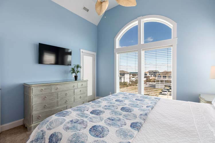 2nd Floor King with Private Bath