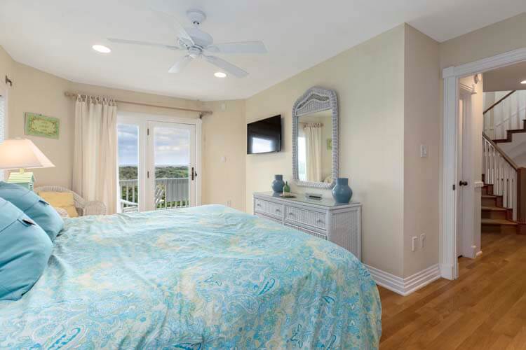 1st Floor Soundside King with Private Bath