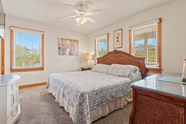 1st Floor King with Private Bath