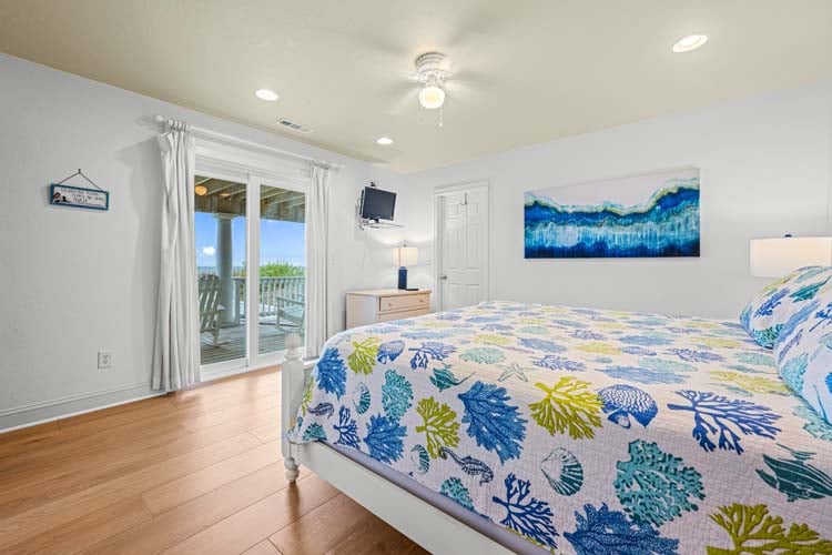 1st Floor King with Private Bath