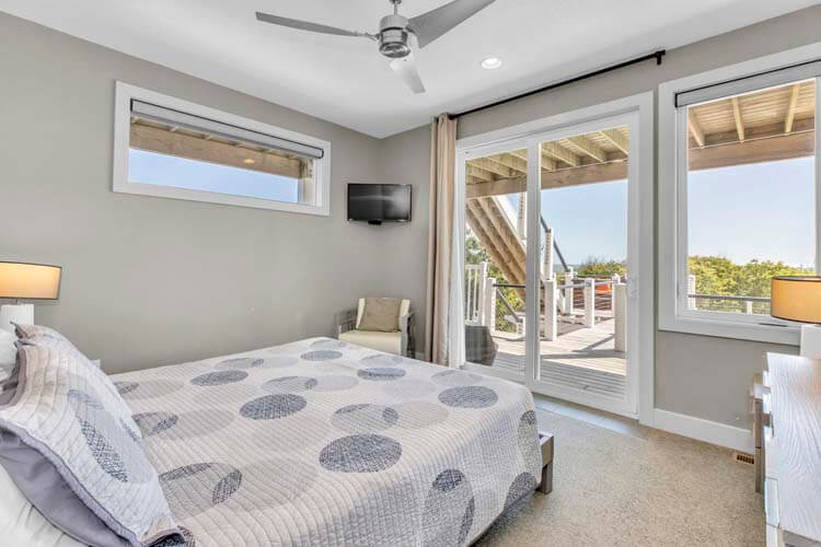 1st Floor King with Private Bath