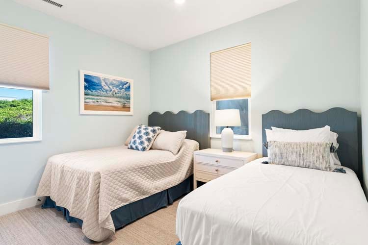 Ground Floor Double & Twin with Private Bath | Halo