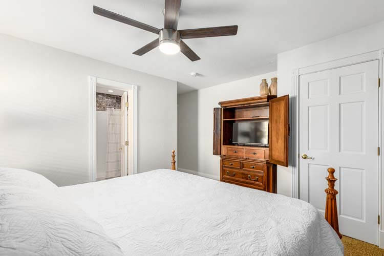 1st Floor King with Private Bath