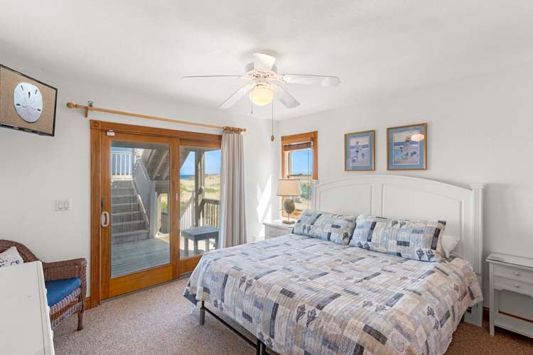 1st Floor King with Private Bath