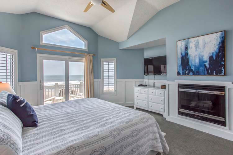 2nd Floor King with Private Bath