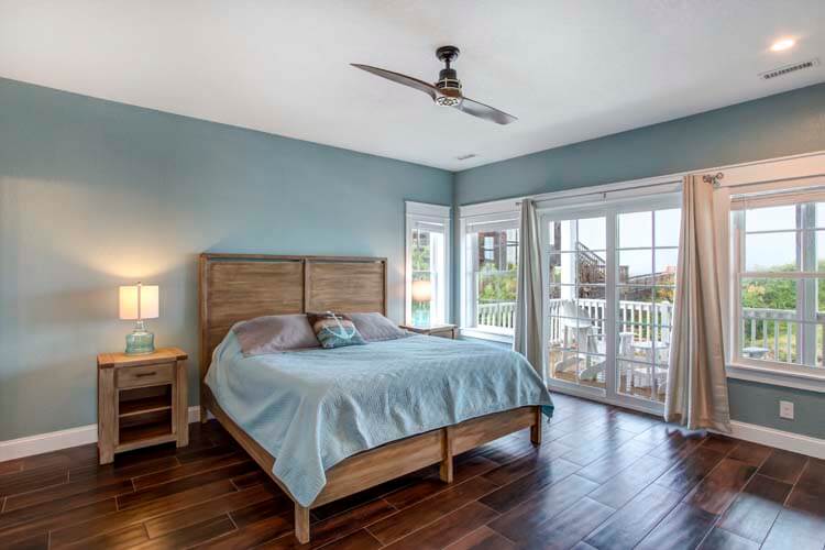 1st Floor King with Private Bath (NE)