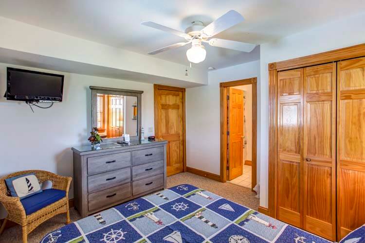 Ground Floor Queen with Shared Bath