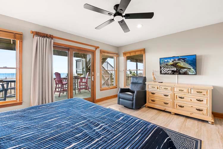 1st Floor King with Private Bath