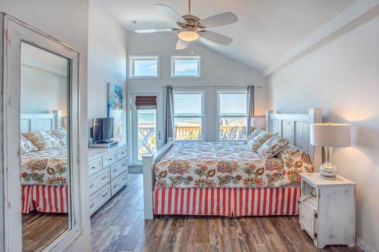 2nd Floor King with Private Bath