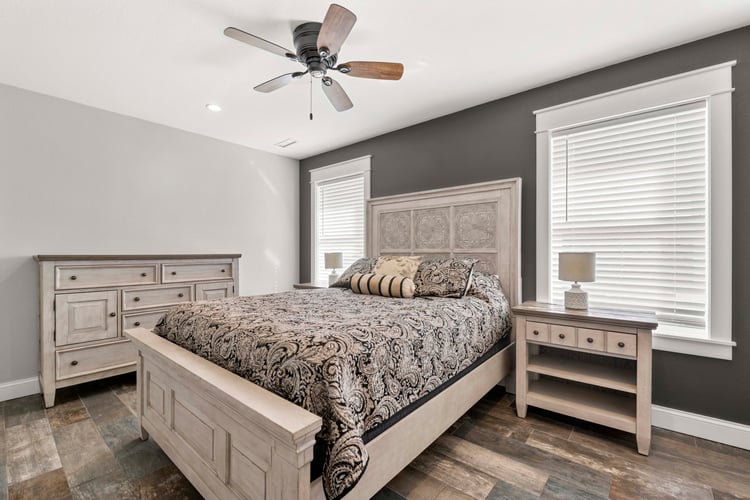 2nd Floor Queen with Private Bath (4)