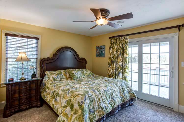 1st Floor King with Private Bath