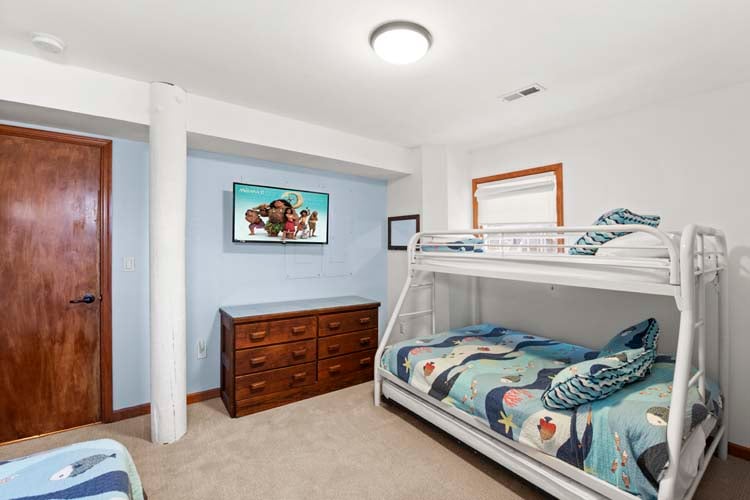 Ground Floor Pyramid Bunk & Twin with Shared Bath