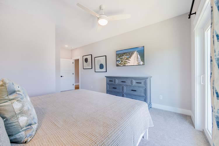 1st Floor King with Private Bath