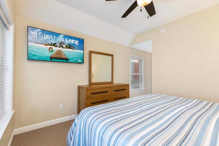 2nd Floor King with Private Bath