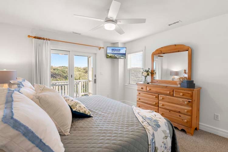 1st Floor King with Private Bath