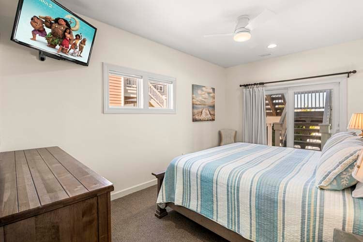 1st Floor King with Private Bath (3)