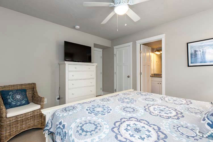 1st Floor King with Private Bath