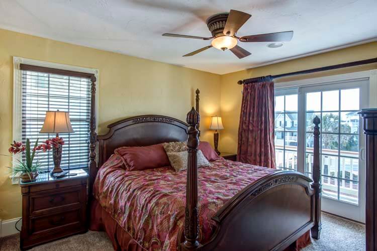 1st Floor King with Private Bath