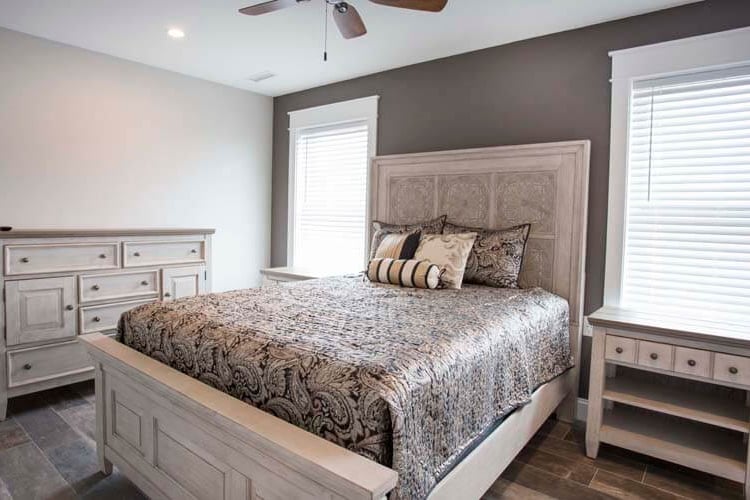 2nd Floor Queen with Private Bath (4)