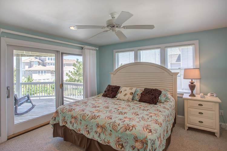 1st Floor King with Private Bath