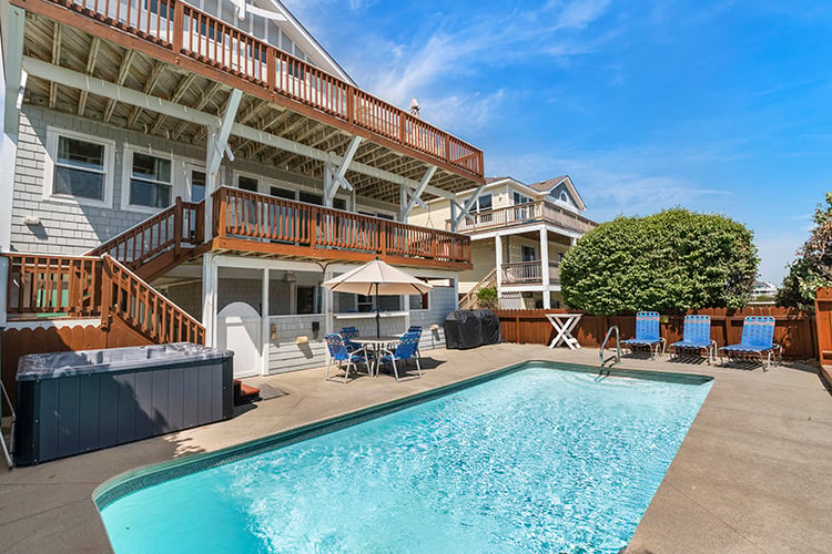 7 BR : 5.1 BA in COROLLA