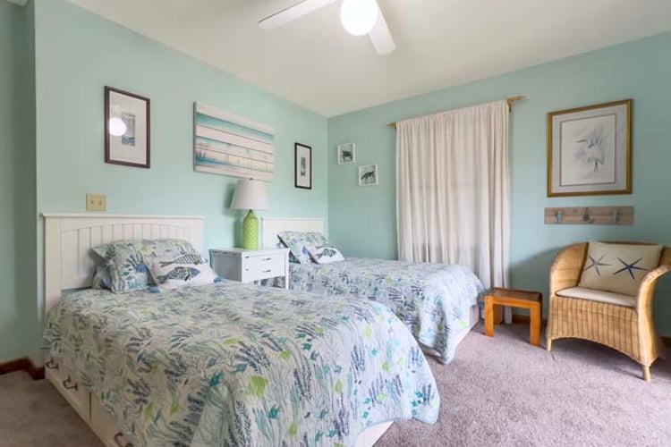 1st Floor Twins Bedroom