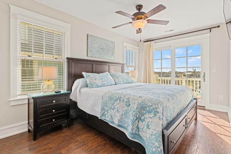 2nd Floor King with Private Bath