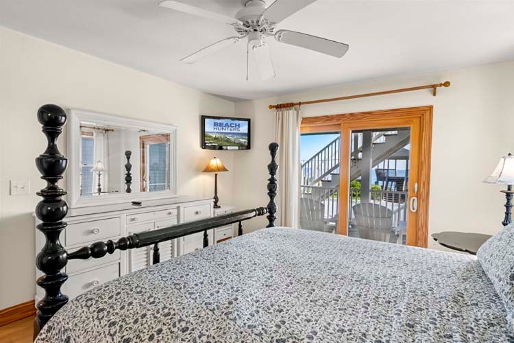 1st Floor Oceanside King with Private Bath
