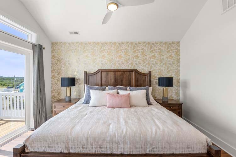 2nd Floor King with Private Bath