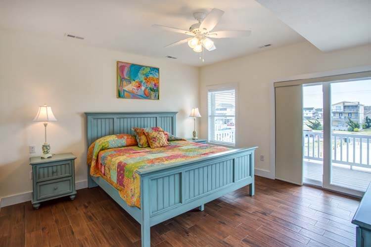 1st Floor King with Private Bath