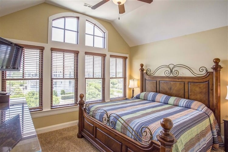 2nd Floor King with Private Bath