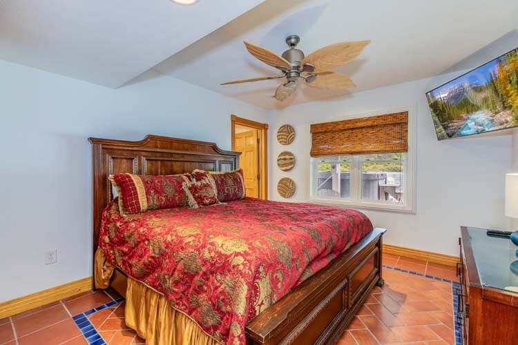 Ground Floor King with Private Bath