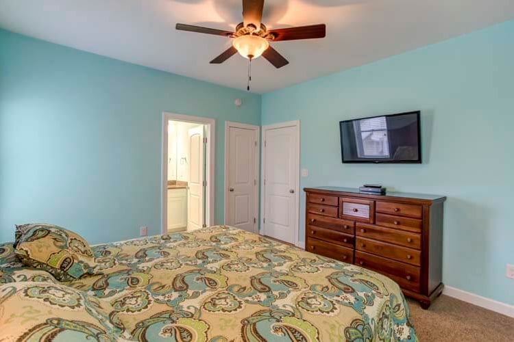 1st Floor King with Private Bath