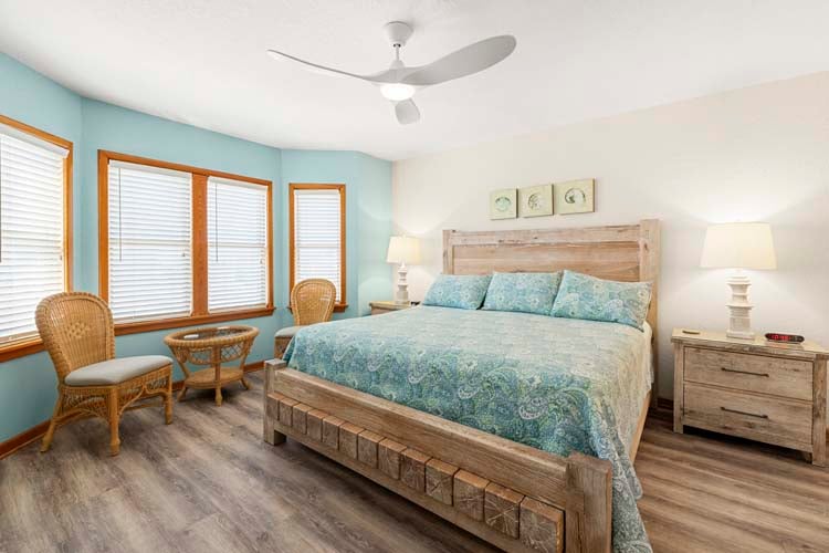 1st Floor King with Private Bath