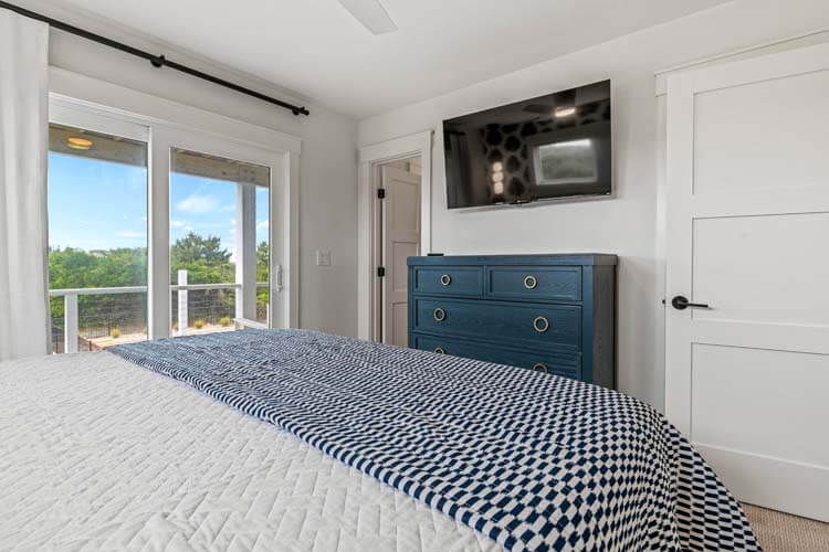 1st Floor King with Private Bath