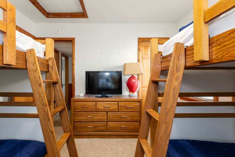 1st Floor Twin Bunks Bedroom