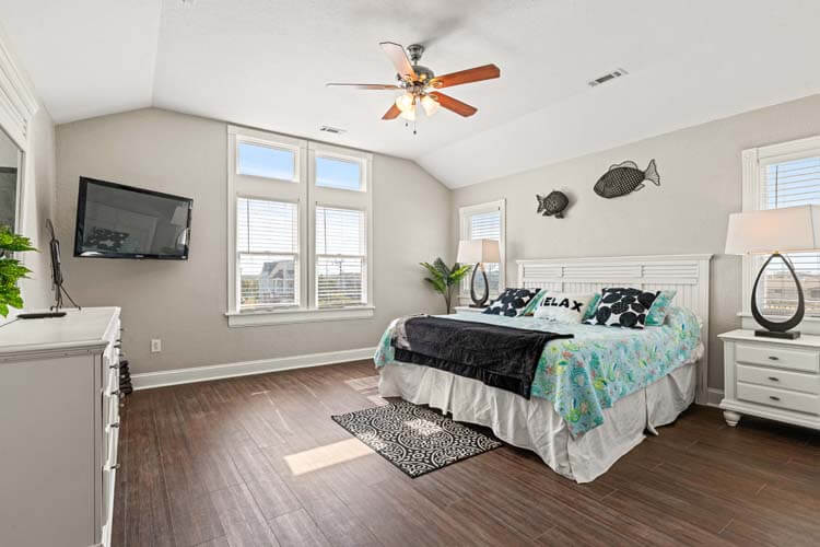 2nd Floor King with Private Bath