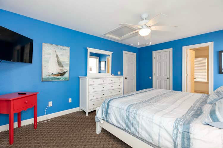 2nd Floor King with Private Bath